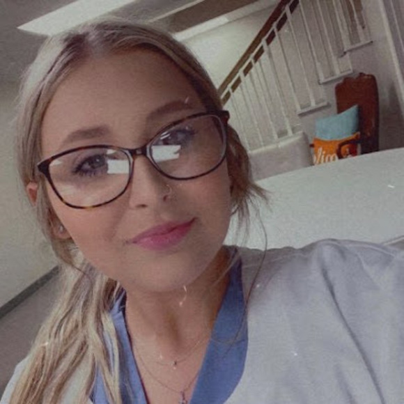 Meet your Posher, Kayla - Picture 1 of 1